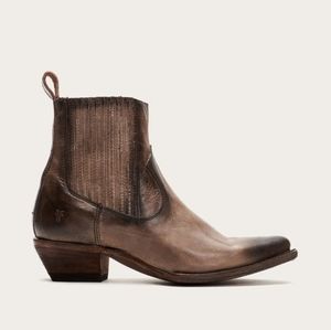 NEW Frye Sacha Chelsea Boots, Stone